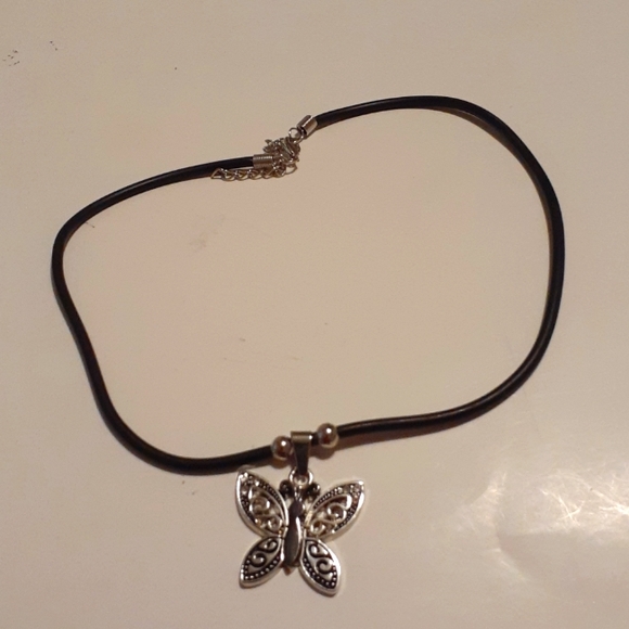 Butterfly Necklace Nice Pendant Claw Adjustable Clasp - Picture 2 of 5